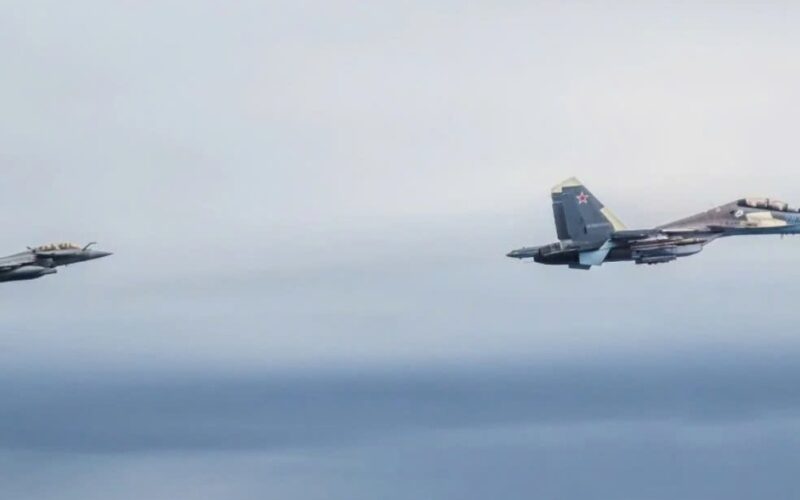 Tiêm kích Rafale Pháp và Su-30SM2 Nga ‘so găng’ trên bầu trời Baltic