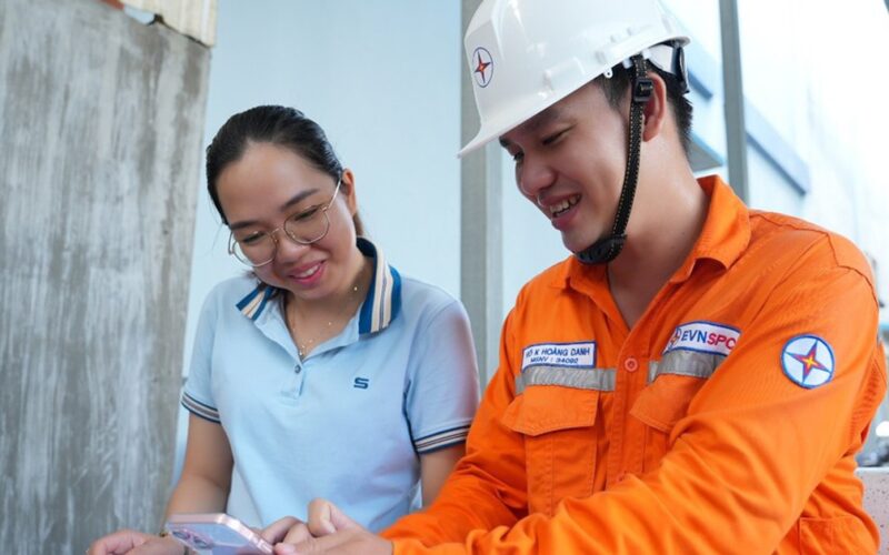 TPHCM yêu cầu tiết kiệm điện mạnh hơn trong mùa nắng nóng, khuyến khích lắp điện mặt trời mái nhà
