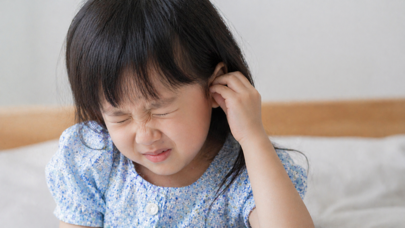 Dấu hiệu nhọt ống tai ngoài ở trẻ và cách xử trí đúng- Ảnh 1.