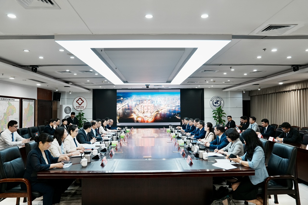 Thứ trưởng Trần Văn Thuấn làm việc với Uỷ ban Y tế và Sức khoẻ Thành phố Trùng Khánh, Trung Quốc- Ảnh 1.