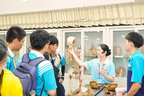 Đào tạo Y khoa: Hệ lụy từ những ‘điểm gãy’ kiến thức nền tảng