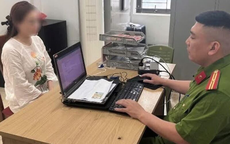 Công an lập hồ sơ xử lý người phụ nữ liên tục chửi, tát tài xế ô tô giữa đường