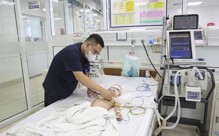 Rút 2,5 lít dịch màng phổi cứu nam bệnh nhân xơ gan suýt mất mạng vì thuốc Nam- Ảnh 4.