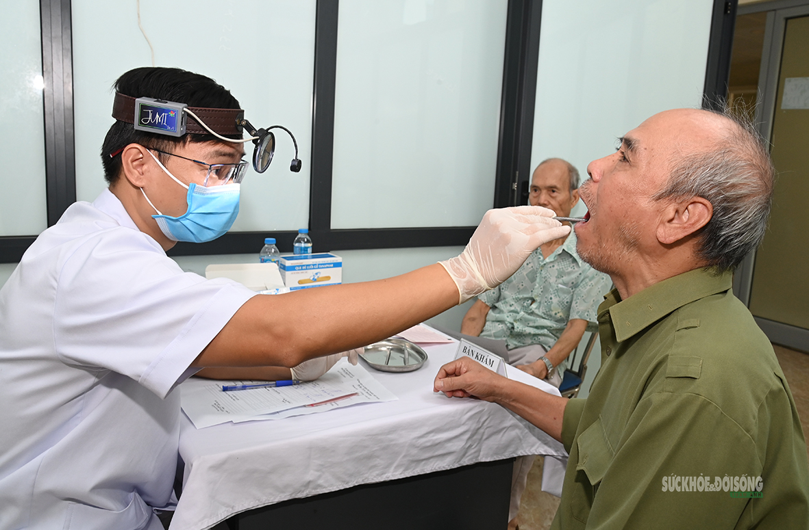 Chăm sóc sức khỏe cho gia đình chính sách, người có công hướng tới 'Tháng tri ân'- Ảnh 1.