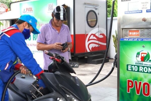 Vì sao người dùng còn e ngại xăng E10?