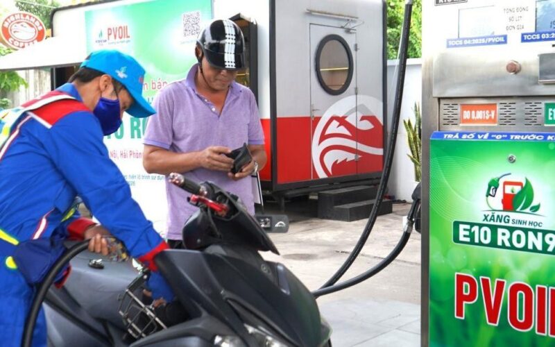 Vì sao người dùng còn e ngại xăng E10?