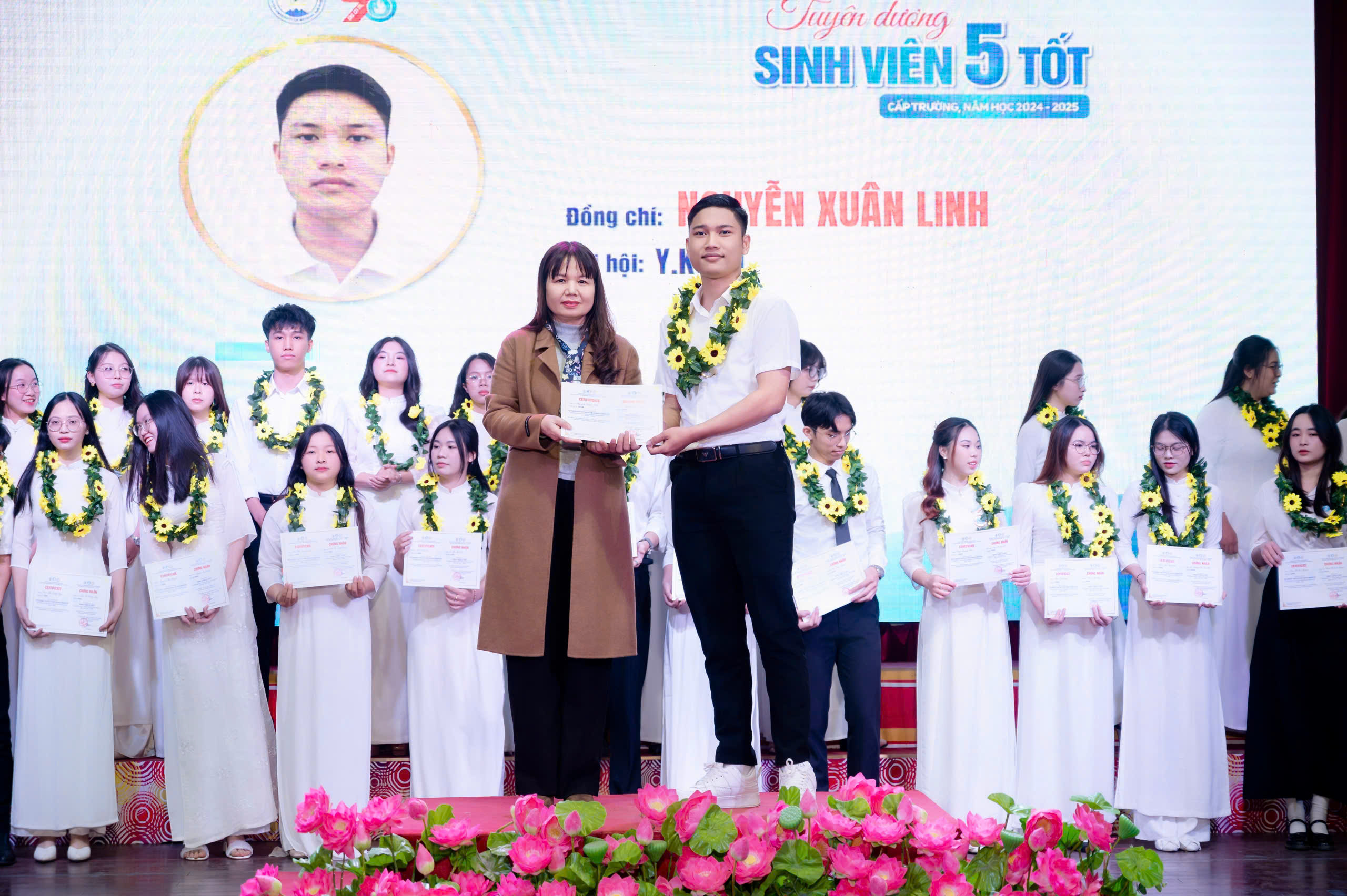 Giữa dòng thác xiết, sinh viên y giành giật sự sống cho 
bé trai đuối nước ngừng tuần hoàn- Ảnh 3.