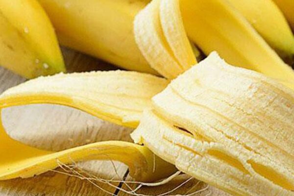 5 cách đơn giản dùng vỏ chuối dưỡng ẩm tóc khô xơ tại nhà