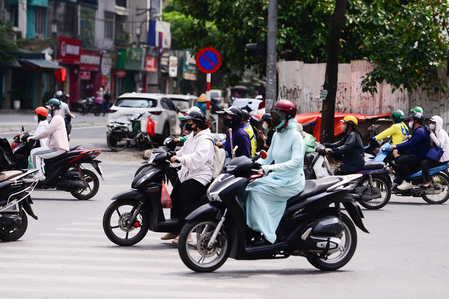 Nhiều khu vực bước vào đợt nắng nóng diện rộng, có nơi trên 39 độ- Ảnh 1.