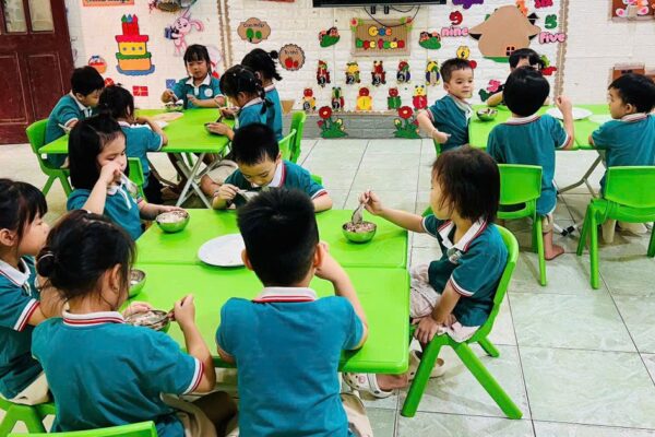 Nỗ lực nâng cao chất lượng dinh dưỡng học đường tại Trường Mầm non Linh Sơn