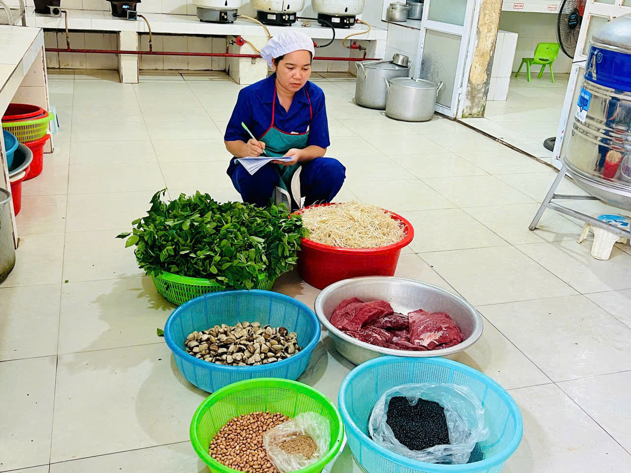 z78209508786594afa0ca05743ab55c1f46a72088e07a1-1779701557332235601613 Nỗ lực nâng cao chất lượng dinh dưỡng học đường tại Trường Mầm non Linh Sơn- Ảnh 2.