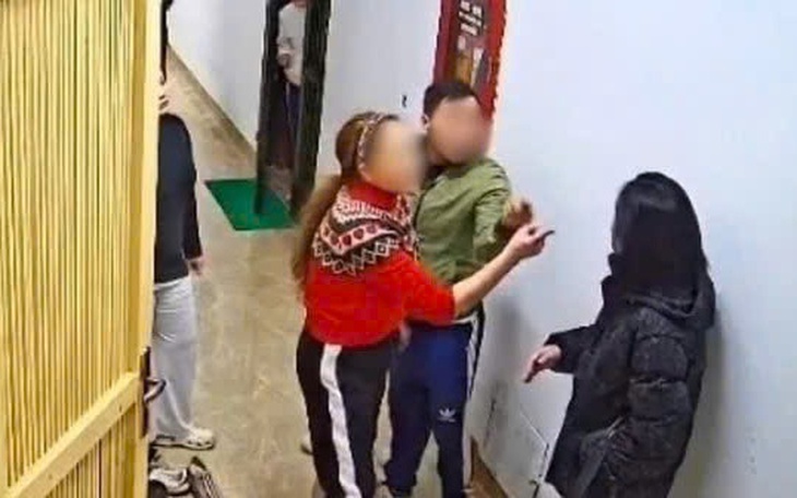 Công an lập hồ sơ xử lý người phụ nữ liên tục chửi, tát tài xế ô tô giữa đường- Ảnh 3.