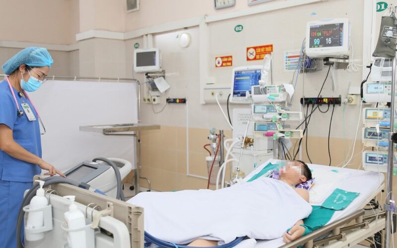 Bé trai 12 tuổi đuối nước nguy kịch, thoát cửa tử nhờ ‘thời gian vàng’