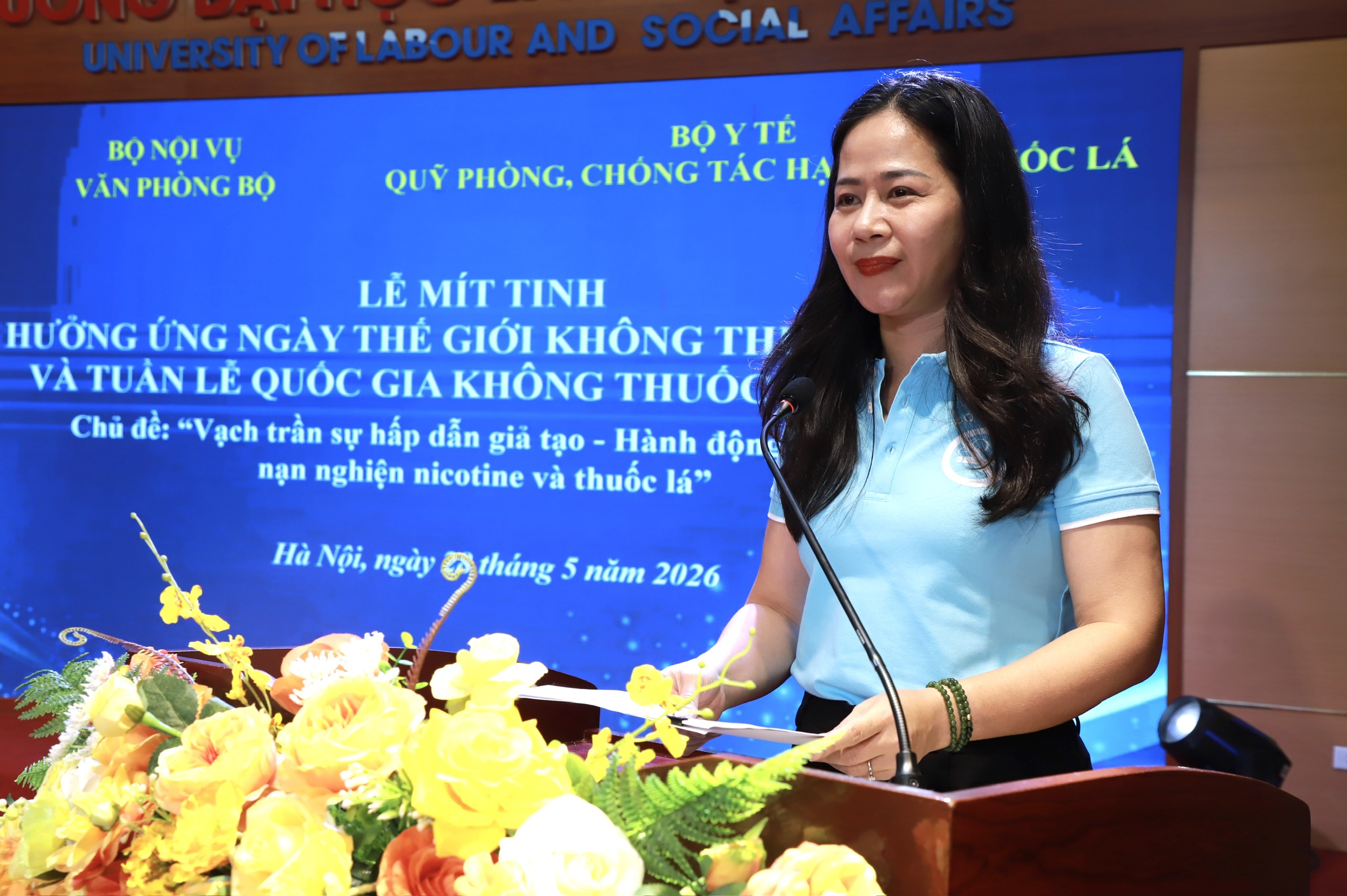 Bộ Nội vụ đề nghị cán bộ, công chức, viên chức, người lao động gương mẫu thực hiện nói không với thuốc lá- Ảnh 1.
