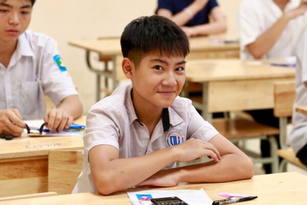 Hình ảnh sĩ tử Hà Nội trước giờ làm bài thi môn Toán lớp 10