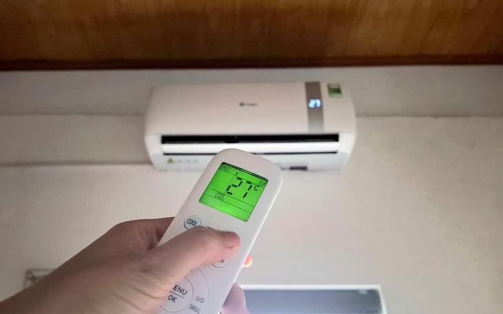 Vệ sinh điều hòa mùa cao điểm: Thợ làm không xuể, khách 'mòn mỏi' chờ lịch- Ảnh 4.