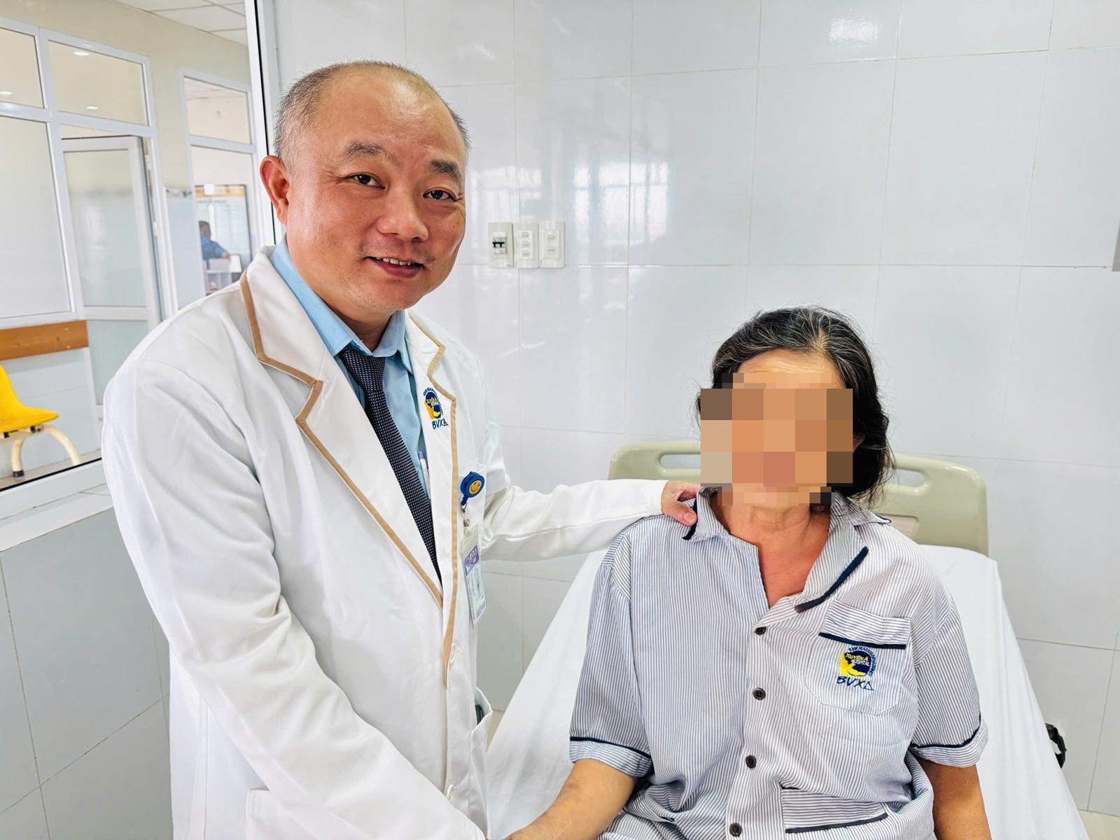 Một người bị tắc mật và viêm tụy cấp do kẹt thức ăn- Ảnh 1.
