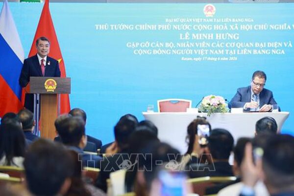 Thủ tướng Lê Minh Hưng gặp cộng đồng người Việt Nam tại Nga