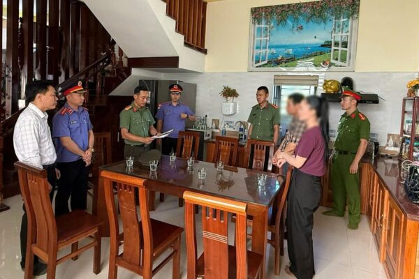 Bắt tạm giam hiệu trưởng nghi nhận hối lộ