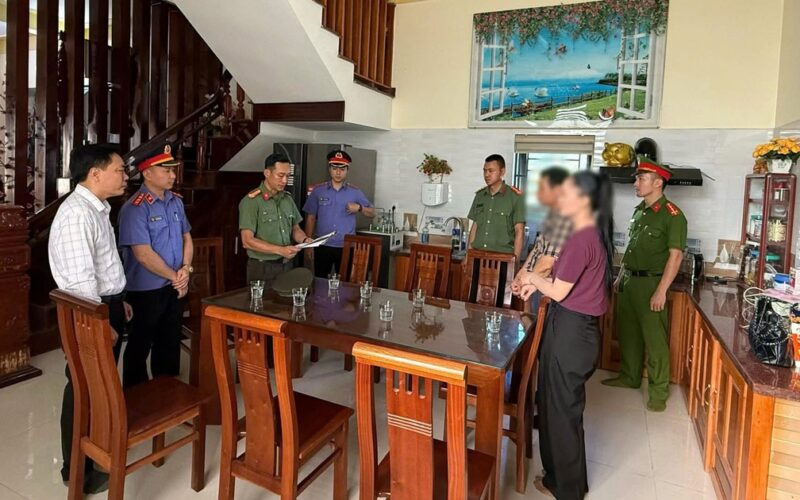 Bắt tạm giam hiệu trưởng nghi nhận hối lộ