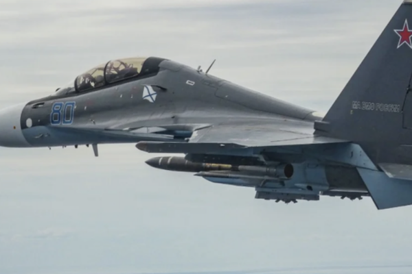 Tiêm kích Su-30SM2 Nga luyện đòn đánh sở chỉ huy và chiến hạm NATO