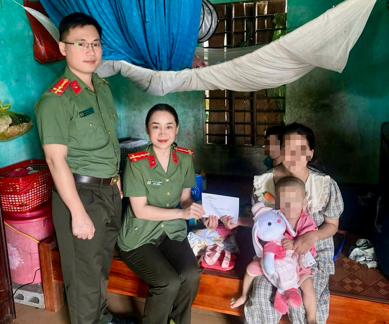 Tình trạng của cháu bé bị mẹ và cậu tâm thần gây hại- Ảnh 3.