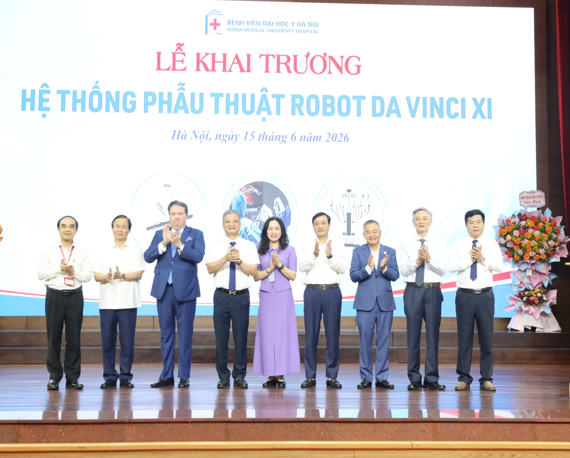 Đưa robot Da Vinci Xi vào hoạt động, thêm cơ hội tiếp cận kỹ thuật cao cho người bệnh tại BV Đại học Y Hà Nội - Ảnh 4.