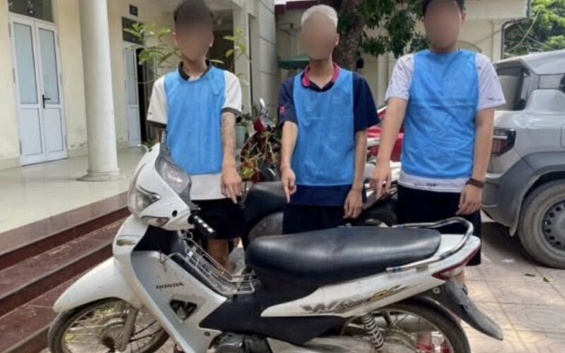 Hà Nội: Bắt nhóm thiếu niên chém người đi đường nếu thấy ‘bướng’
