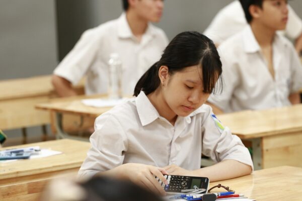 Nhiều khu vực mưa dông ngày thi tốt nghiệp THPT 2026