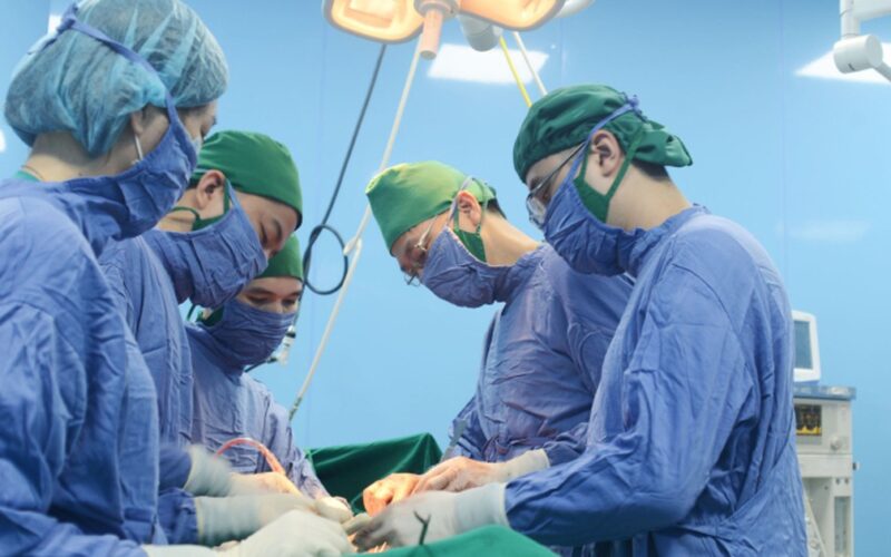Cắt khối ung thư xâm lấn rộng, bảo tồn chức năng tiết niệu cho người bệnh