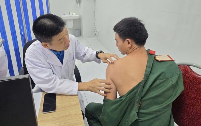 Đưa điều trị vảy nến chuyên sâu đến gần người bệnh qua hợp tác quân - dân y - Ảnh 5.