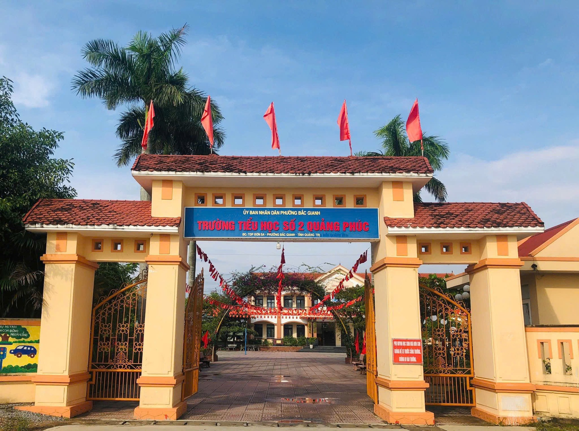 img8167-1775118442638196706920 Bắt tạm giam hiệu trưởng nghi nhận hối lộ- Ảnh 2.