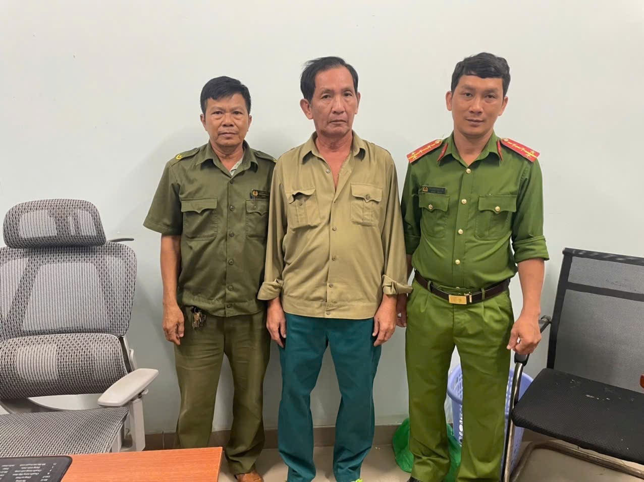 Thái độ 'bất thường' khi gặp công an, đối tượng trốn truy nã suốt 35 năm bị lật tẩy- Ảnh 1.