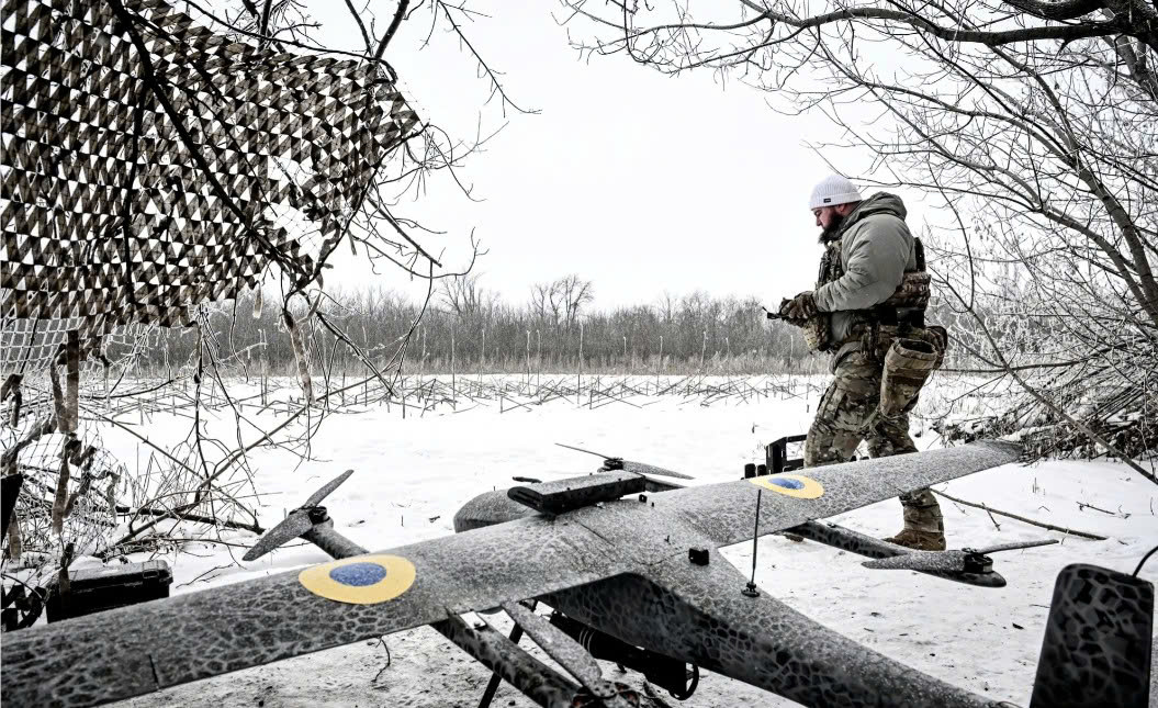 UAV mới của Ukraine khiến tên lửa HIMARS Mỹ không còn vị trí độc tôn- Ảnh 1.