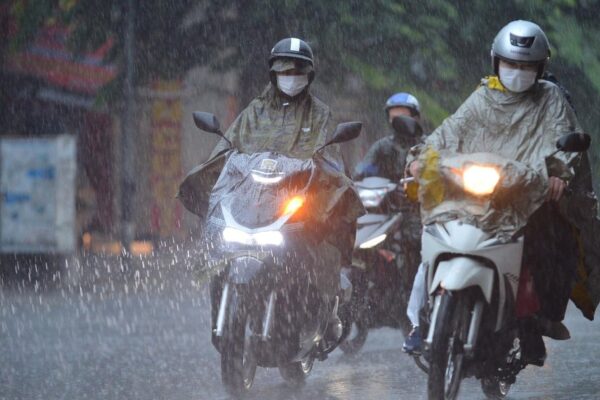 Miền Bắc bước vào đợt mưa dông, lũ trên các sông dâng cao