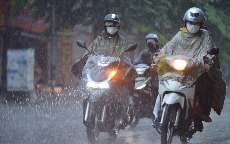 Miền Bắc bước vào đợt mưa dông, lũ trên các sông dâng cao