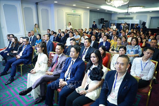 Thủ tướng Lê Minh Hưng gặp cộng đồng người Việt Nam tại Nga- Ảnh 4.