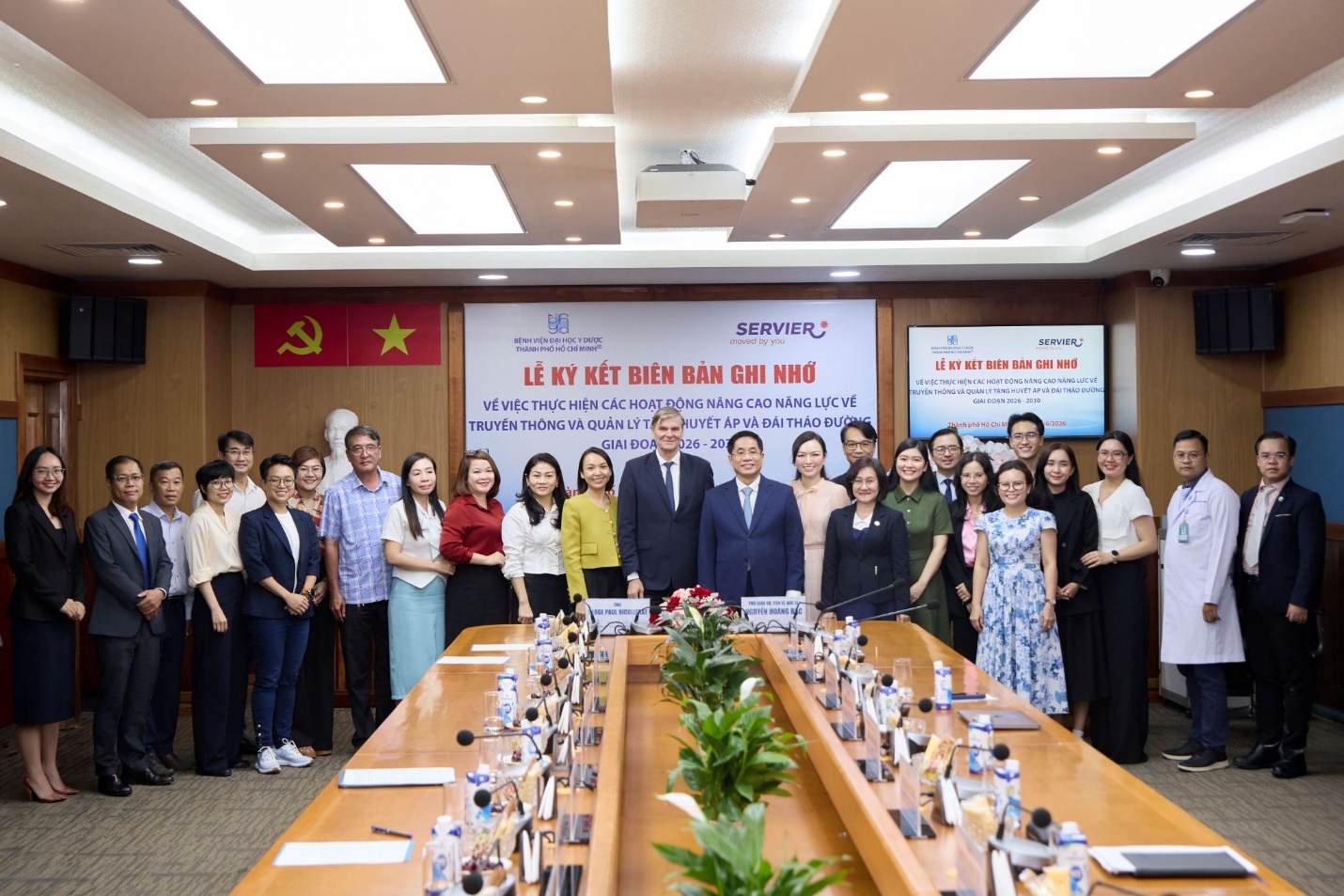 Bệnh viện Đại học Y Dược TP. Hồ Chí Minh và Servier Việt Nam ký ghi nhớ hợp tác nâng cao năng lực truyền thông và quản lý tăng huyết áp, đái tháo đường giai đoạn 2026 – 2030- Ảnh 1.