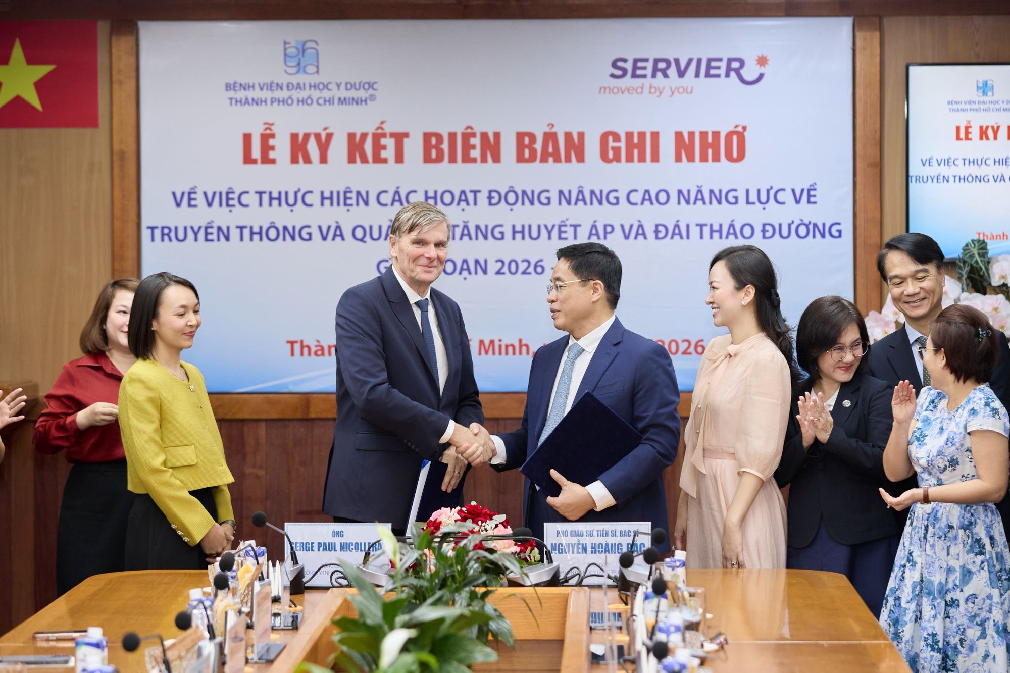 Bệnh viện Đại học Y Dược TP. Hồ Chí Minh và Servier Việt Nam ký ghi nhớ hợp tác nâng cao năng lực truyền thông và quản lý tăng huyết áp, đái tháo đường giai đoạn 2026 – 2030- Ảnh 2.