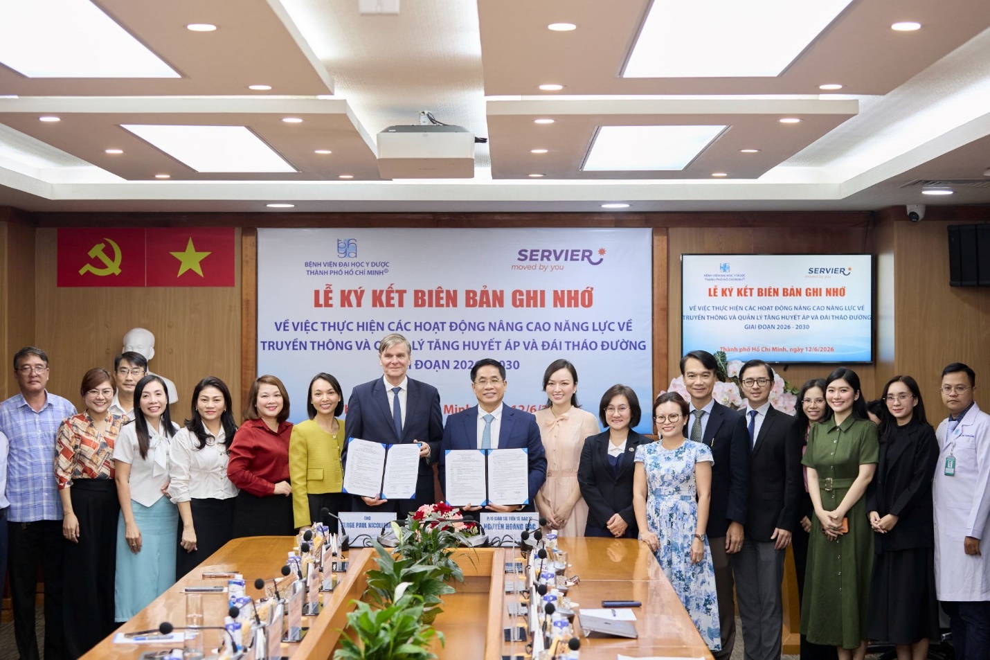 Bệnh viện Đại học Y Dược TP. Hồ Chí Minh và Servier Việt Nam ký ghi nhớ hợp tác nâng cao năng lực truyền thông và quản lý tăng huyết áp, đái tháo đường giai đoạn 2026 – 2030- Ảnh 4.