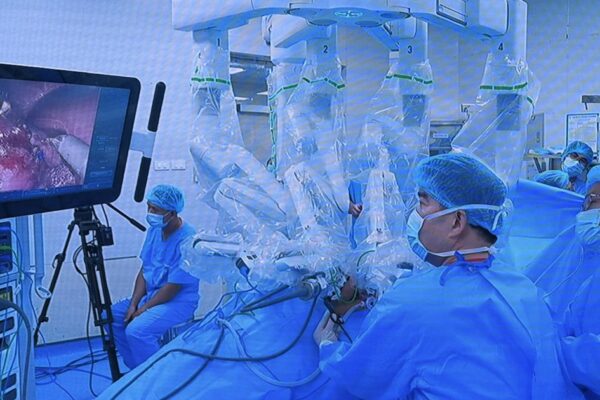 Đưa robot Da Vinci Xi vào hoạt động, thêm cơ hội tiếp cận kỹ thuật cao cho người bệnh