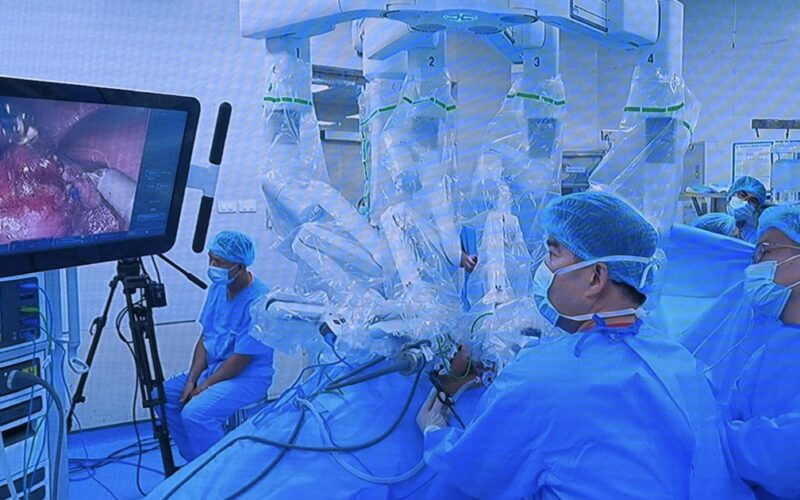 Đưa robot Da Vinci Xi vào hoạt động, thêm cơ hội tiếp cận kỹ thuật cao cho người bệnh
