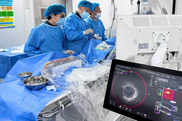 Hẹp 90% động mạch vành, cụ ông vượt qua ca can thiệp khó