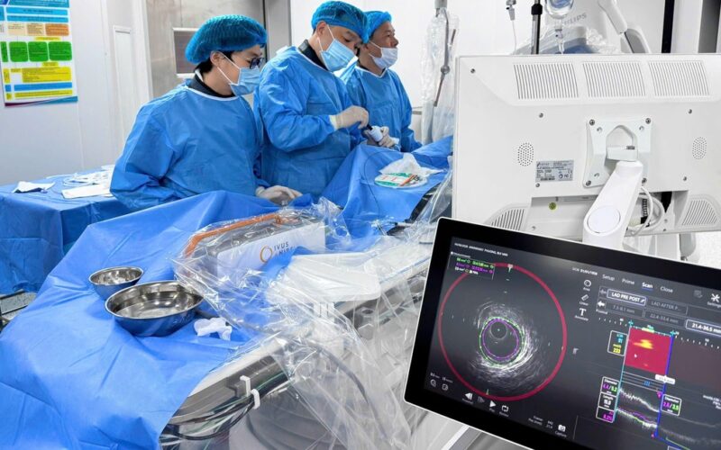 Hẹp 90% động mạch vành, cụ ông vượt qua ca can thiệp khó