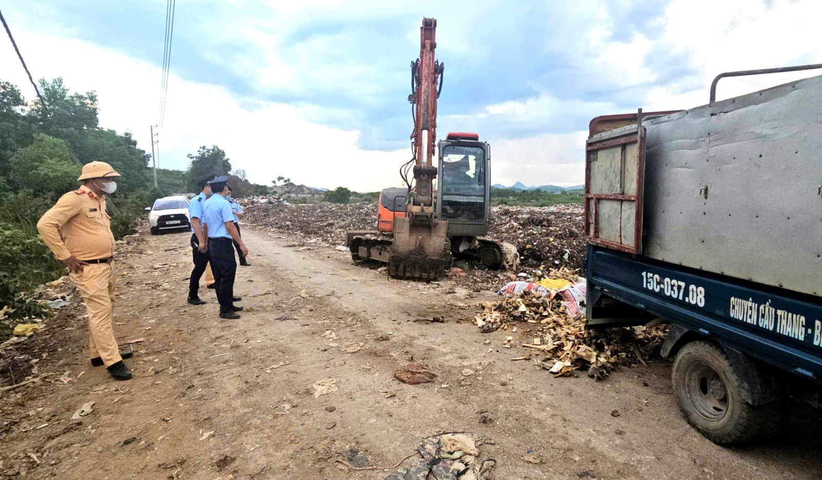 Thu giữ gần 2 tấn xương động vật bốc mùi tại Thanh Hóa- Ảnh 1.