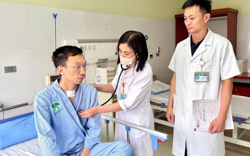 Nghẹt thở chạy đua với ‘tử thần’, cứu sống Trung tá Công an bị đâm đứt động mạch cảnh