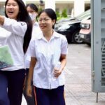Sĩ tử rạng rỡ rời trường thi môn Toán vì làm bài như ý