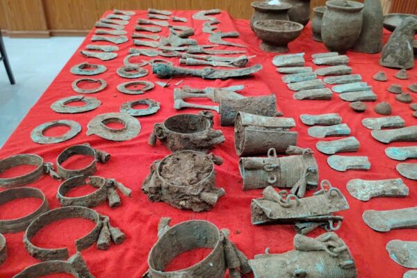 Phát hiện hơn 125 hiện vật của cư dân cách đây hàng nghìn năm ở Nghệ An