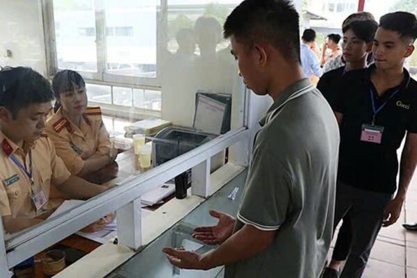 Đề xuất không đổi bằng lái cho người chưa nộp phạt vi phạm giao thông
